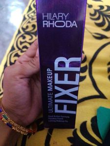 Hilary Rhoda Makeup Fixer