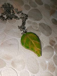 Leaf Pendant Necklace (resin)