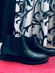 Men's Black Leather Chelsea Boots