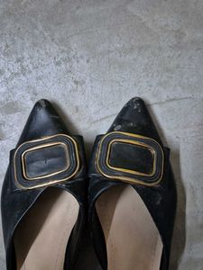 Black Pointed Mules with Buckle