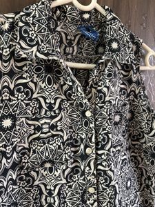 Black &amp; White Patterned Sleeveless Top Shirt