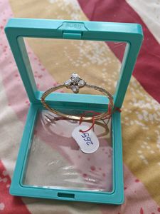 Elegant Gold Braslate