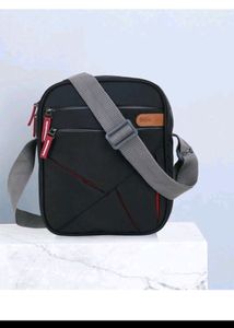 BLACK SLING BAG