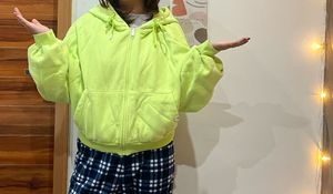 💚 Bright Neon Green Hoodie – Cozy &amp; Trendy 💚