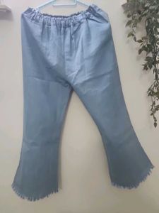 Women&#39;s Frayed Hem Jeans