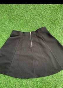 Black H&amp;M Ribbed Skater Skirt♠️🖤