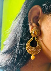 your ears deserve sparkle with our pretty earrings