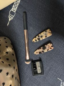 set of eyeshadow brush, clips, sharpner