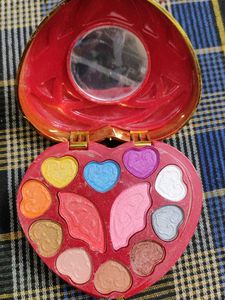 Vintage Heart Makeup Palette