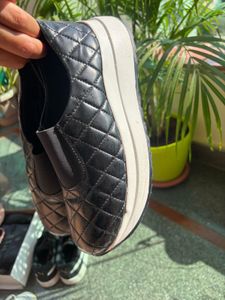 Roadster Black Quilted Shoes