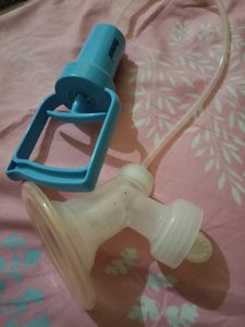 Medigold Manual Breast Pump ...See Last Pic Small  Cut But it&#39;s Working Good No Any Daut Grab Fast 🤗