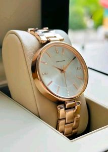 New Stylish Women Golden watch