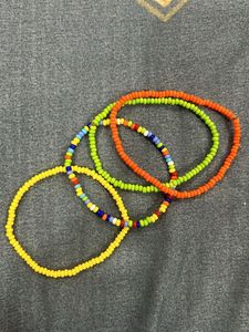 Set of 4 bracelets