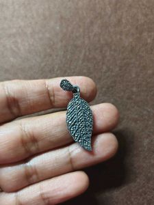 92.5 | Silver Marcasites Leaf Pendant