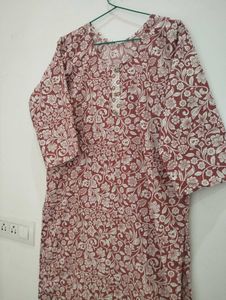 Maroon cotton✨ suit with floral 🌸design