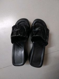Chic Black Platform Slides (With Box)