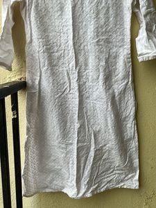 Beautiful 🤩 White Embroidered Kurta🤍