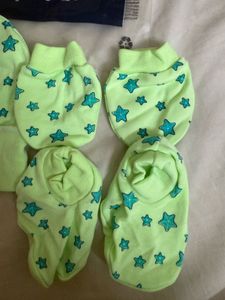 Set Of Cap Socks And Mittens New