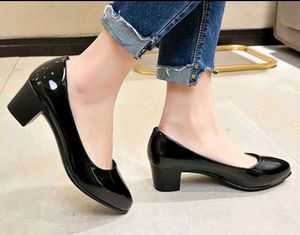 Metro Black formal pumps