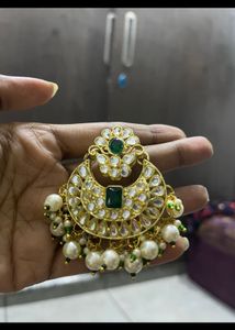 Exquisite Emerald Kundan Jewelry Set