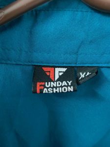 sea green shirt