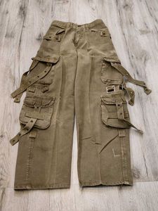 Ma2412 Sabrin cargo jeans waist 22 inches