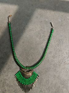 Green Neckpiece To Be Worn With Saree
