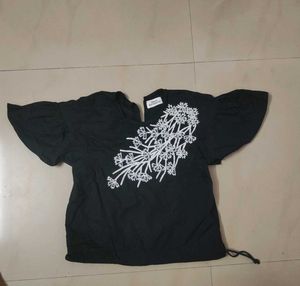 Women Black Tie Up Top With Ballon Sleeves