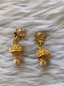 Women Golden Pearl Jewellery Sets