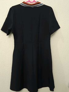 Chic Dark Blue Dress with Crochet Collar