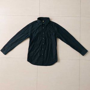 Black long sleeve shirt