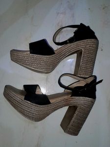 Woman Black Heel&#39;s