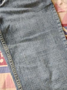 Vintage Light Wash Cropped Jeans