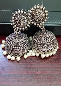 A Beautiful Oxidised White Moti Jumki Earings