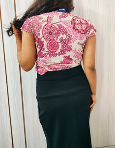 Top🩷 V Neck ( Thrifty)🌷SALE🌷