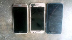 3 Samsung Mobiles