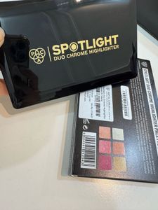 NEW! PAC Spoltlight Duo chrome highlighter Palette