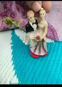Gift Show Piece Couple Statue