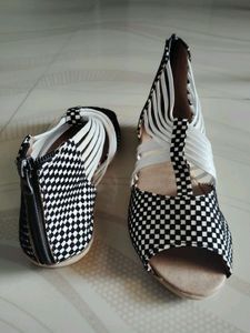 Sandal