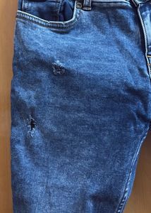 Torned Blue Jeans