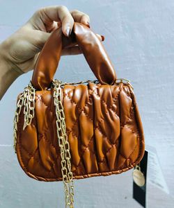DRESSBERRY SLING BAG