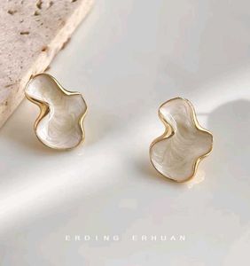 Enamel irregular studs