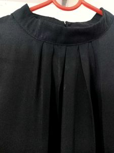 Women&#39;s Black Top