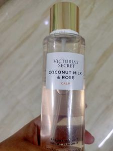 Victoria&#39;s Secret Almond Blossom &amp; Oat Milk Mist