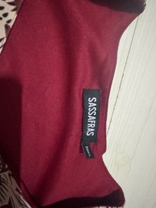 SASSAFRAS Floral Print Long Sleeve Crop Top