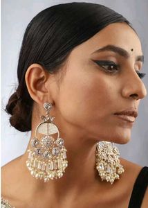 Veni Contemporary Drop Earrings