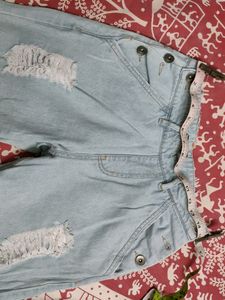 Women's Torned Jeans