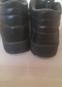 Men 8 Number Black Shooe