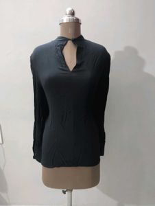 Chic Black Keyhole Top