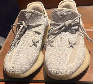 Yeezy Boost 350 V2 - Classic Style